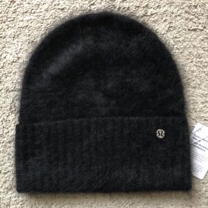 LULULEMON Fuzzy Cashmere Beanie.NWT.